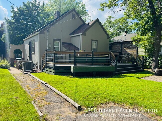Building Photo - 4850 N Bryant Ave