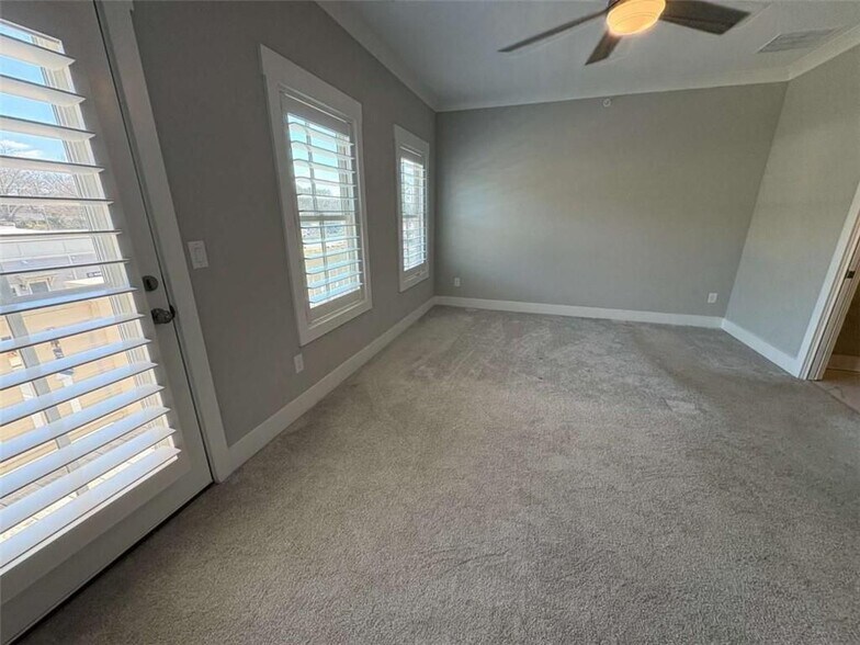 Building Photo - 1104 Thomas St