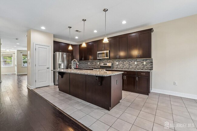 Building Photo - 166 Savoth Ln