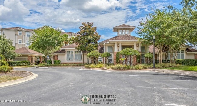 Building Photo - 7801 Point Meadows Dr