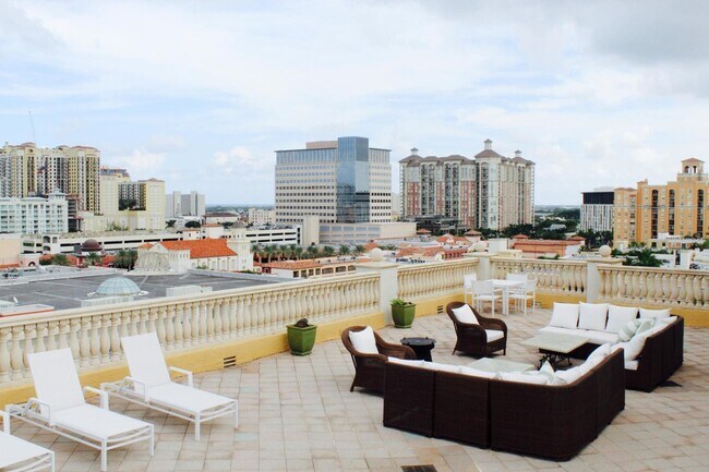 Building Photo - 403 S Sapodilla Ave