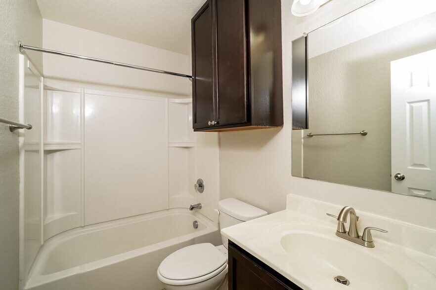 Building Photo - 818 Cowhide Dr