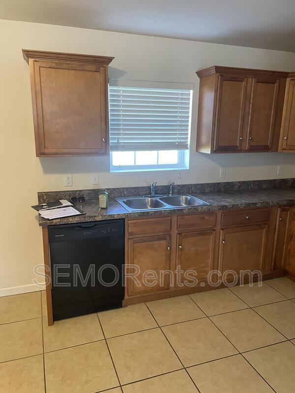 Building Photo - 3 Village Dr