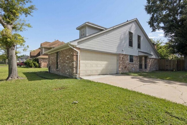 Building Photo - 6915 La Mirada Dr