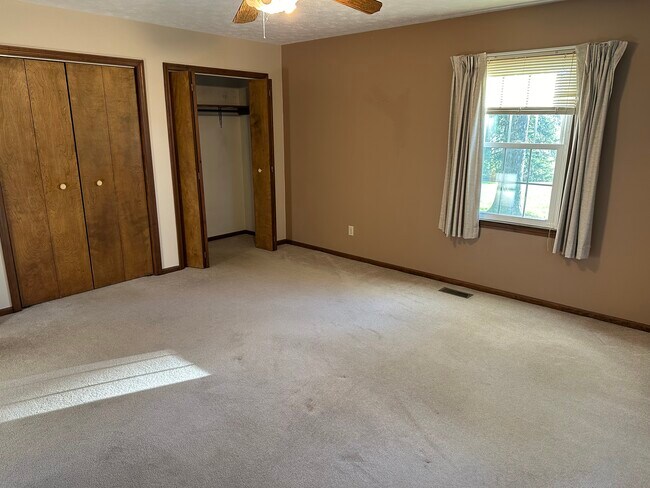 Building Photo - 7772 Huwer Rd