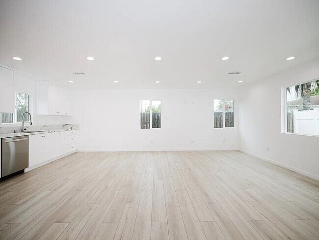 Building Photo - 21028 Ingomar St