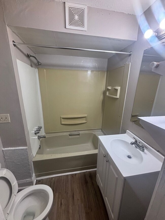 Building Photo - 12022 Griffing Ave