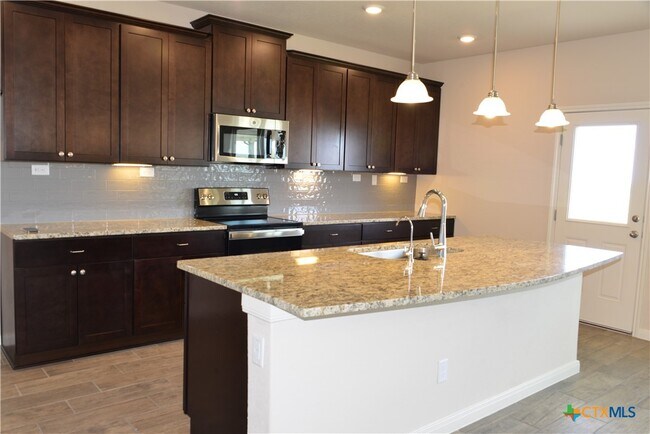 Building Photo - 741 Farmers Dell