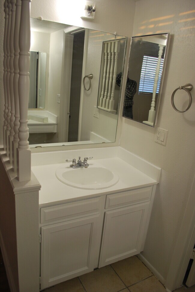 Building Photo - 2057 W Village Dr