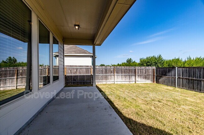 Building Photo - 405 Sika Way