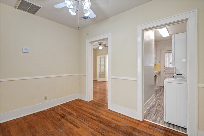 Building Photo - 401 W Clay St