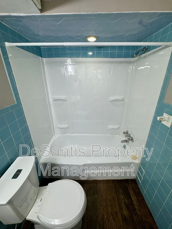 Building Photo - 542 5th Ave