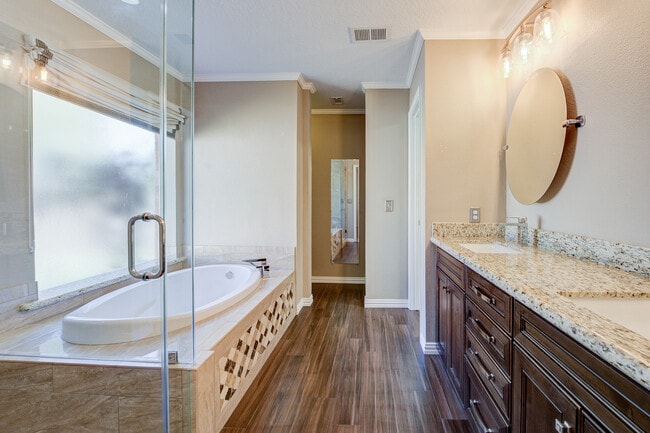 Building Photo - 18818 Woodbreeze Dr