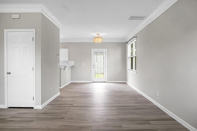 Building Photo - 209 Killarney Trail