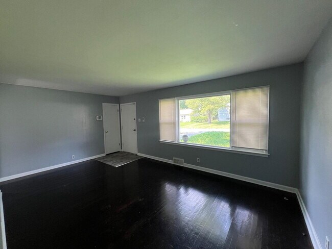 Building Photo - Gorgeous THREE bedroom home with one bath, AVAILABLE NOW!  Passed all inspections!  Gated back ya...