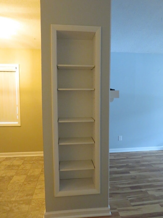 Building Photo - 2 BR 1.5 BA Duplex in Twinwood