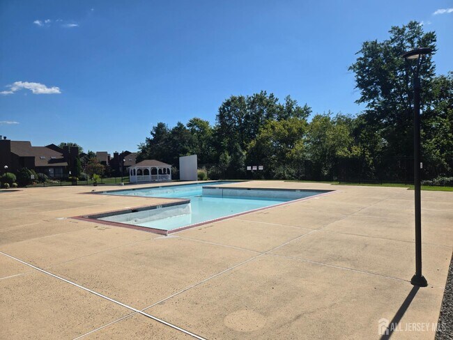 Building Photo - 3612 Bloomingdale Dr