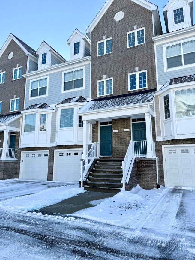 Building Photo - 2564 W Towne St