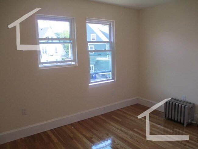 Building Photo - Nice 4 bed in Oak Square