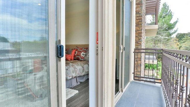 Building Photo - 4354 Teesdale Ave