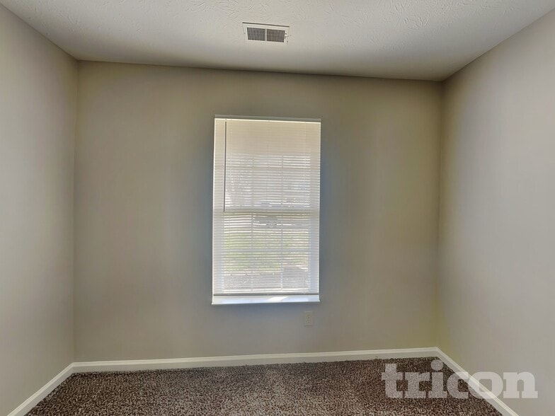 Building Photo - 1082 Sunmeadow Cir