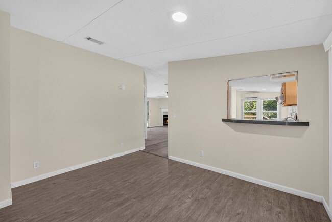 Building Photo - 322 Cedar Creek Rd