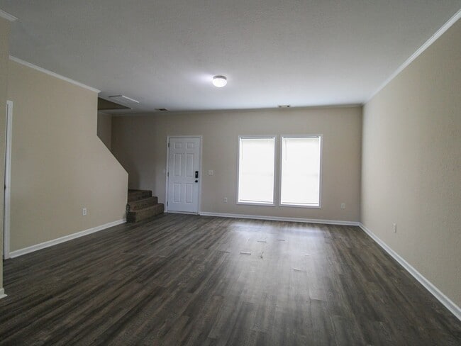 Building Photo - 122 Meadows Ln