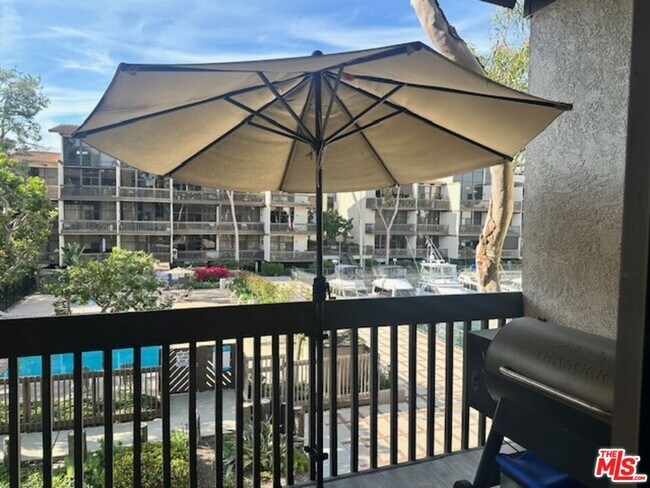 Building Photo - 7217 Marina Pacifica Dr S