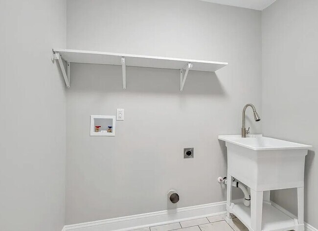 Building Photo - 812 Spanish Oak Dr