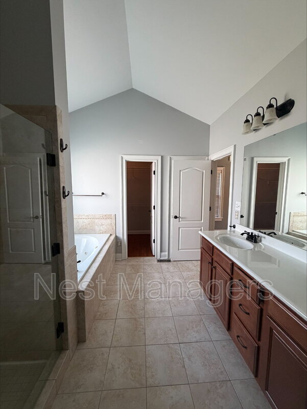 Building Photo - 2409 Thorngrove Ct