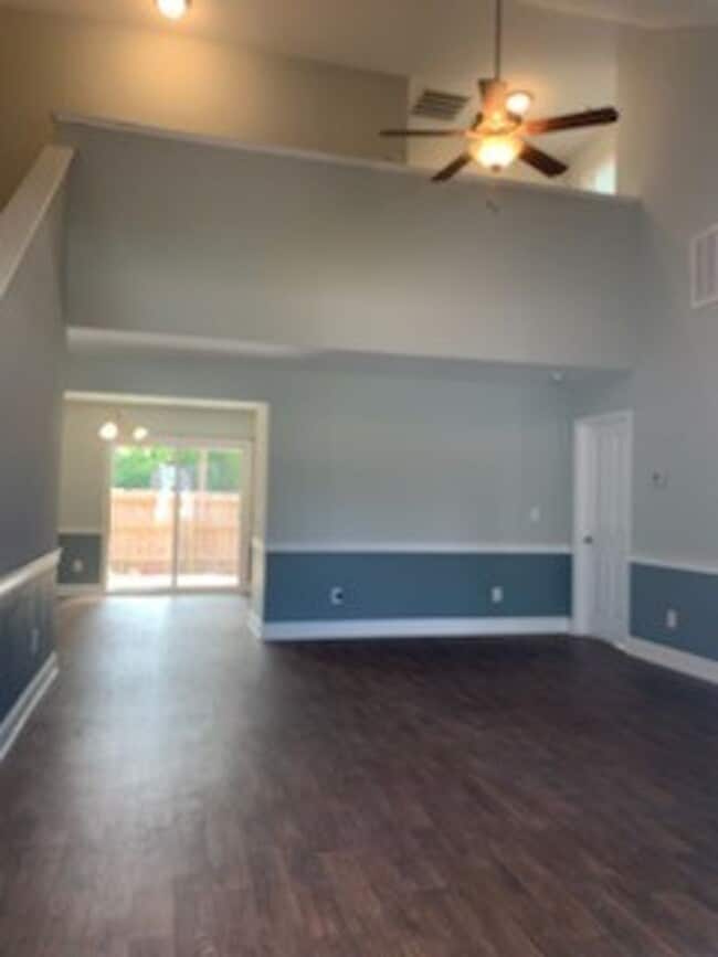 Building Photo - Townhome in Desirable Croatan Crossing Sub...