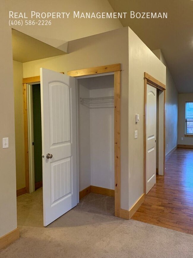 Building Photo - 170 Talon Way