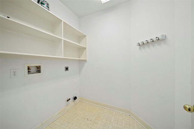 Building Photo - 22430 Water Edge Ln