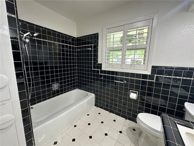 Building Photo - 301 Bermuda Pl