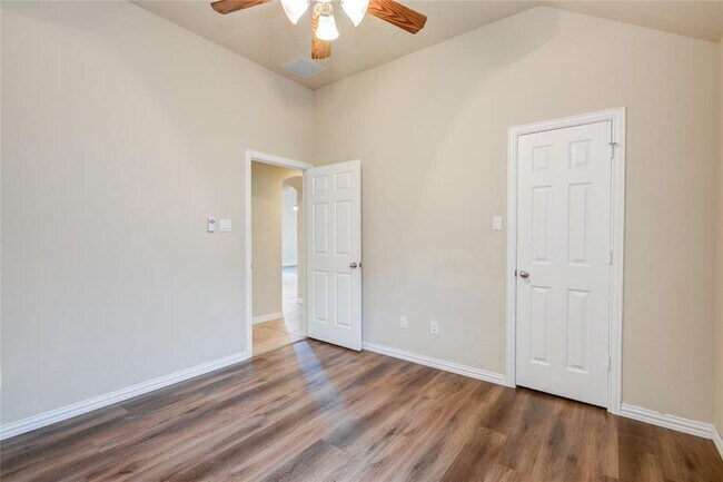 Building Photo - 28226 Chalet Park Dr