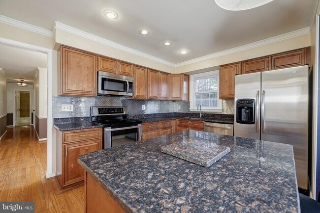 Building Photo - 7710 Green Garland Dr