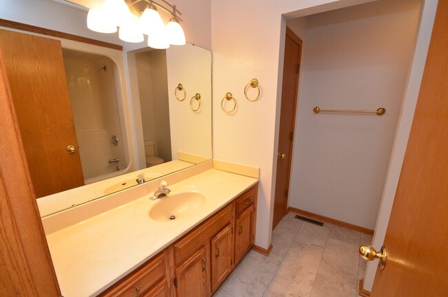 Building Photo - 1239 Wood Creek Bend