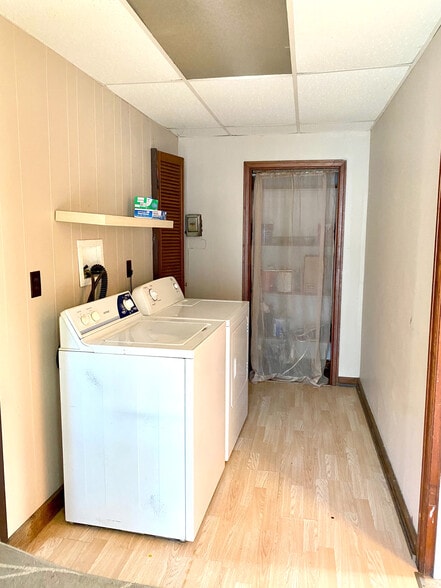 Building Photo - 608 S Webber St