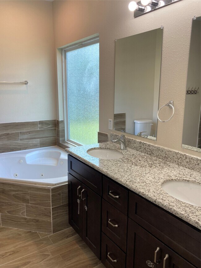 Building Photo - 1018 Homer St