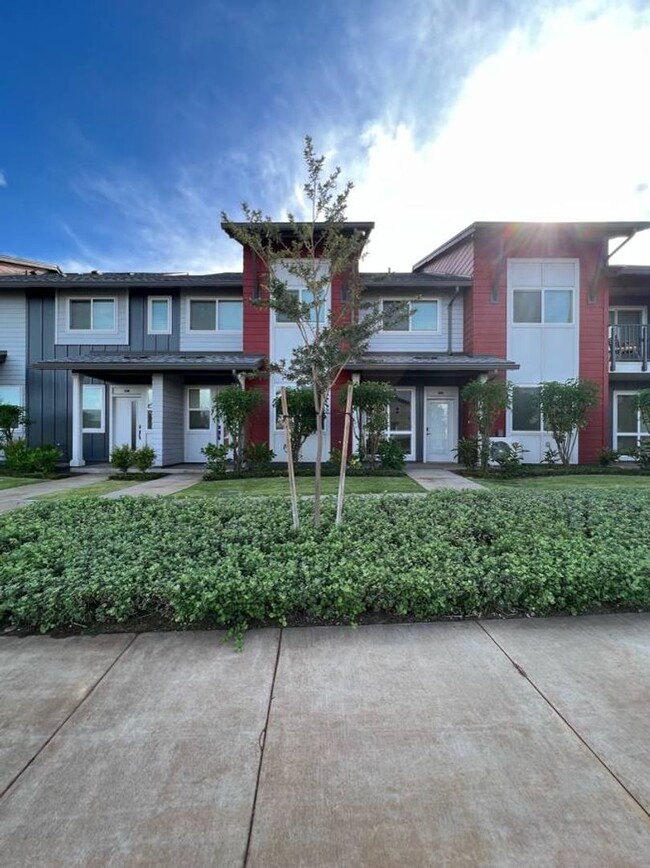 Building Photo - 3 Bedroom Townhouse in Ho'opili in Ewa Beach