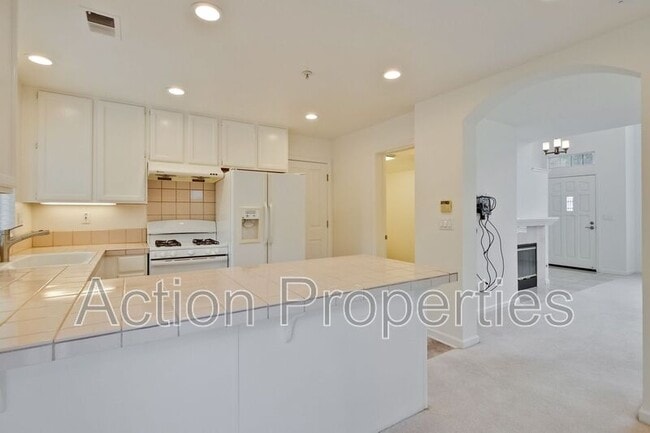 Building Photo - 857 Markham Terrace