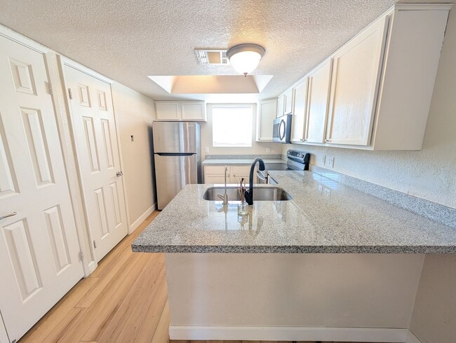 Building Photo - 2 bedroom, 2 Bathroom The Cliffs at North ...