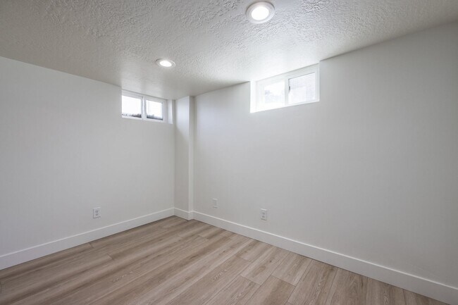 Building Photo - Beautifully Updated 3-Bedroom Home with Modern Upgrades & Spacious Backyard