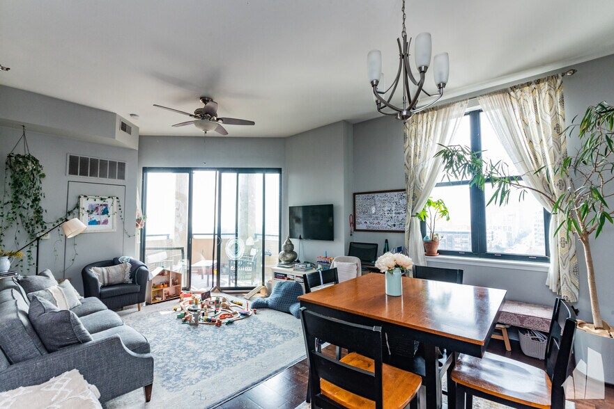 Building Photo - 1464 S MICHIGAN Ave