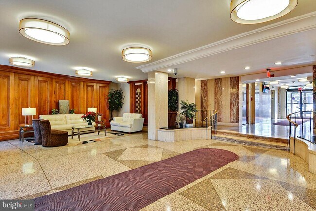 Building Photo - 1121 University Blvd W