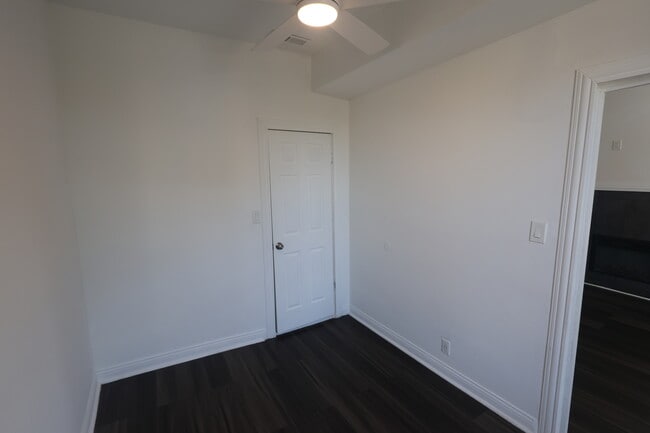Building Photo - 3532 W Van Buren St