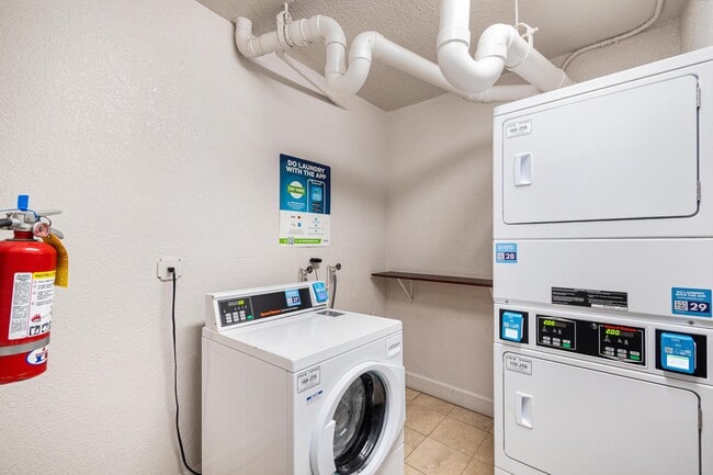 Building Photo - 7501 E Treasure Dr