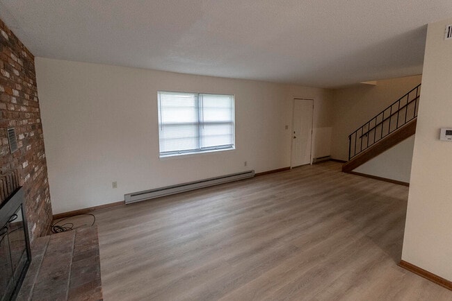 Building Photo - 1003 Canterbury Dr