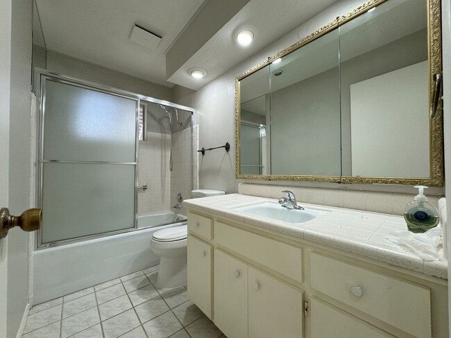 Building Photo - ***MOVE IN SPECIAL***2 BEDROOM HOME WITH T...