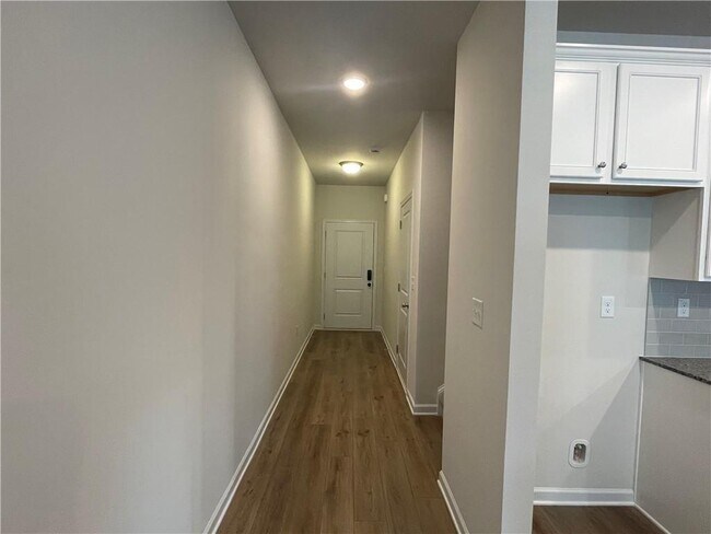 Building Photo - 4663 Fullerton Dr